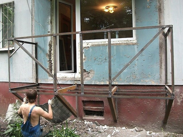 Бельцы. крышa над балконом. расширение утепление балконов по.