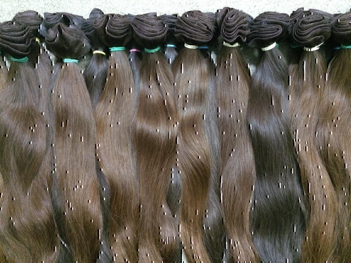 Где можно купить натуральную волос. Длинные натуральные волосы. Продажа волос. Натуральные волосы на заколках темно русый. Натуральный волос для шитья.