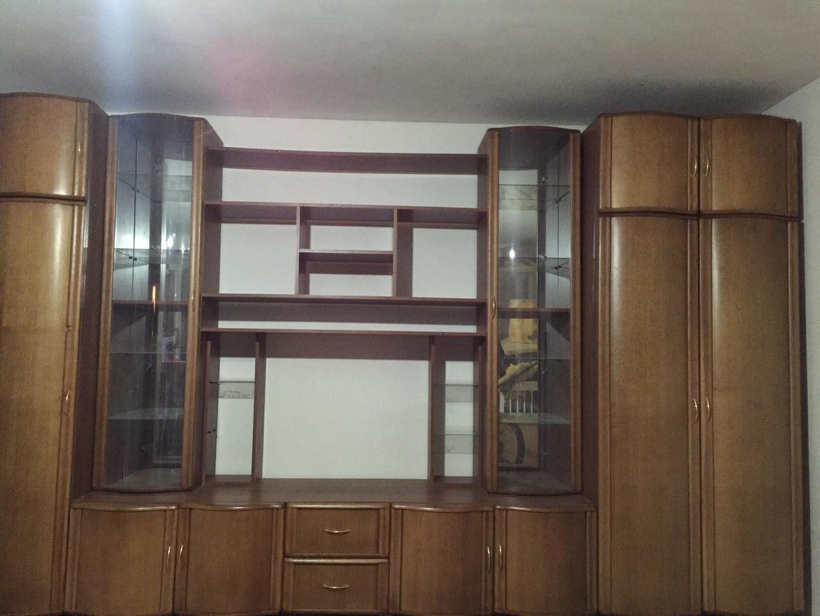 Стенка с полукруглыми фасадами, шпон дуба.
