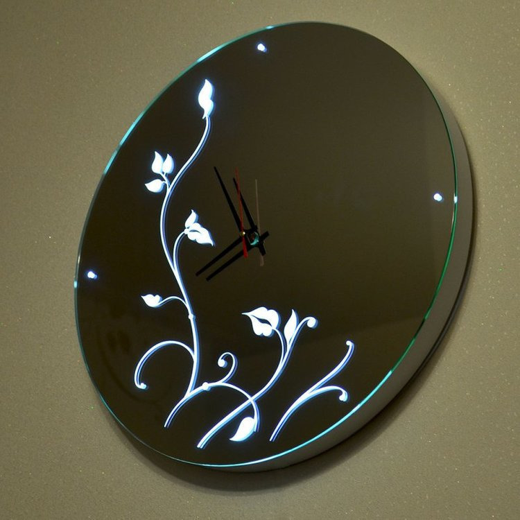 Часы из стекла