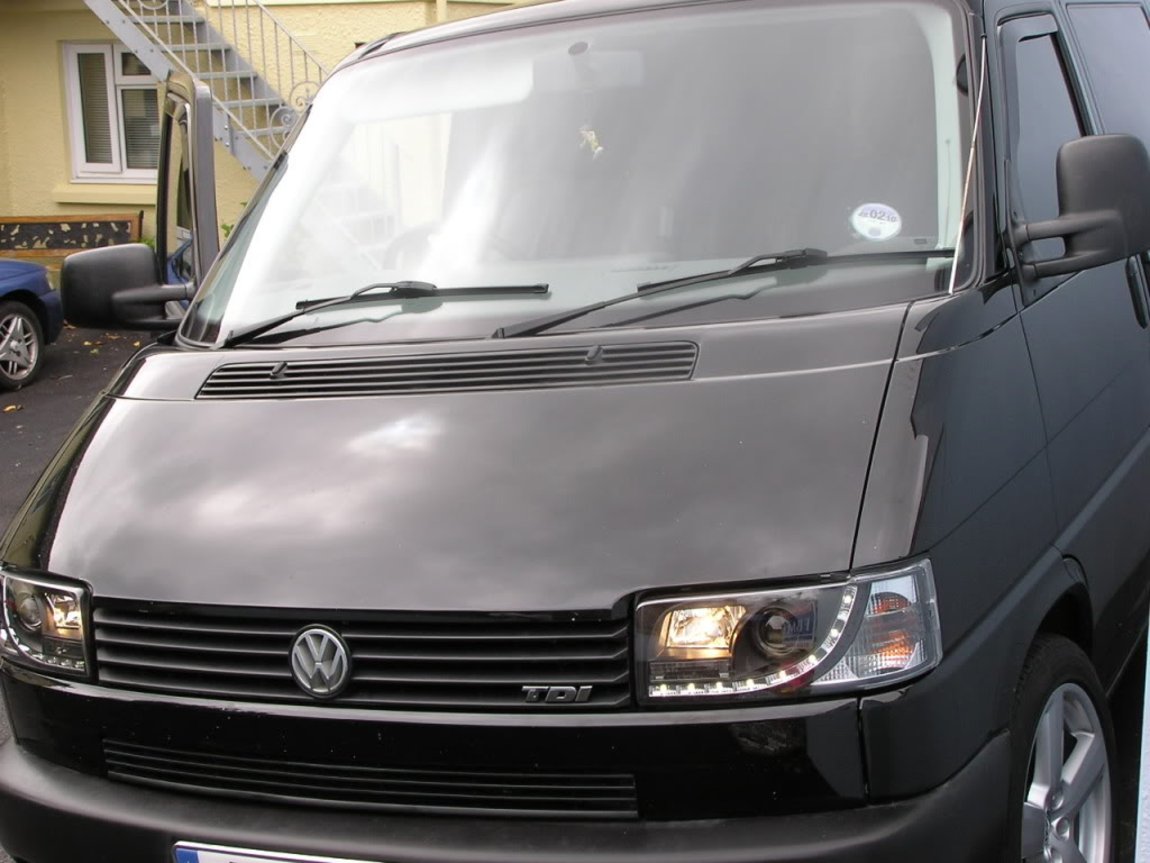 Фарах т. Volkswagen t4 черный. Фольксваген Транспортер т4 черный. Тюнинговая оптика на Фольксваген Транспортер т 4. Фольксваген Транспортер т4 линзы.