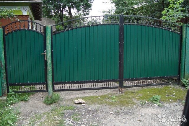 Ворота из металлопрофиля фото Реставрация старых и изготовление новых ворот 1