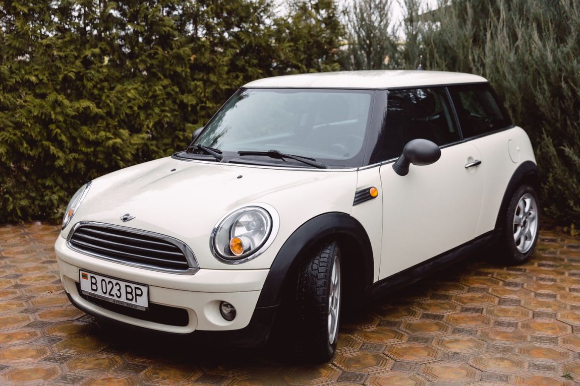 Mini Cooper 4700 €