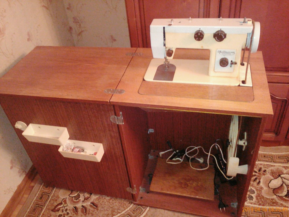 Швейная машинка встроенная в стол