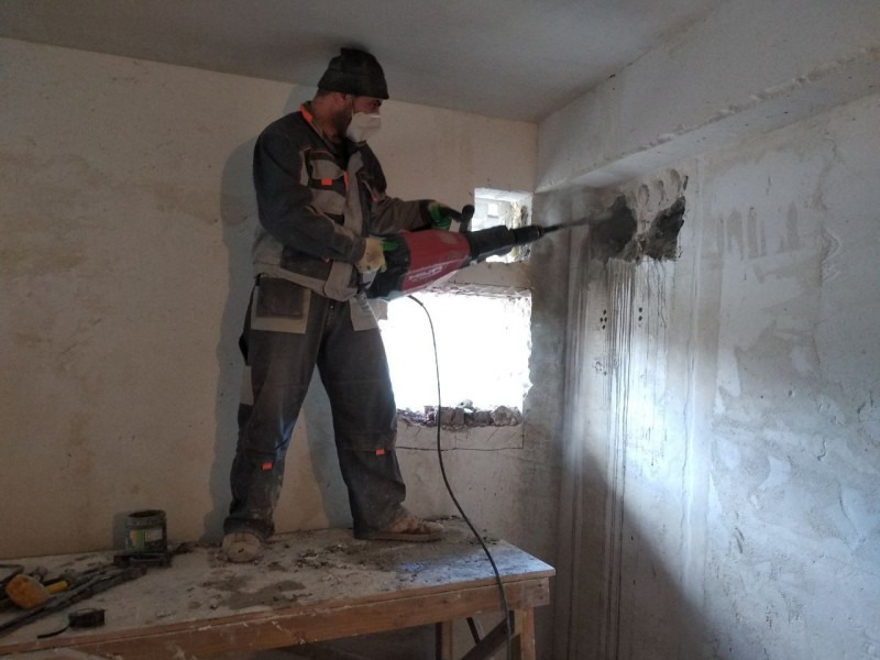 Самовольная перепланировка. Крепления для сантехников хилти. Отбойник хилти т 800. Демонтаж стен пвх. Демонтаж стен пвх.