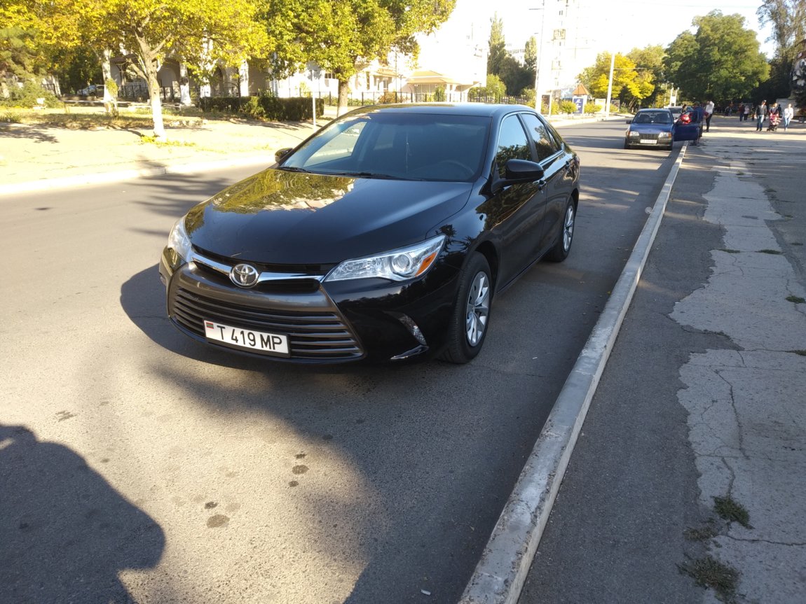 Toyota Camry SE 2016, черная, в идеале