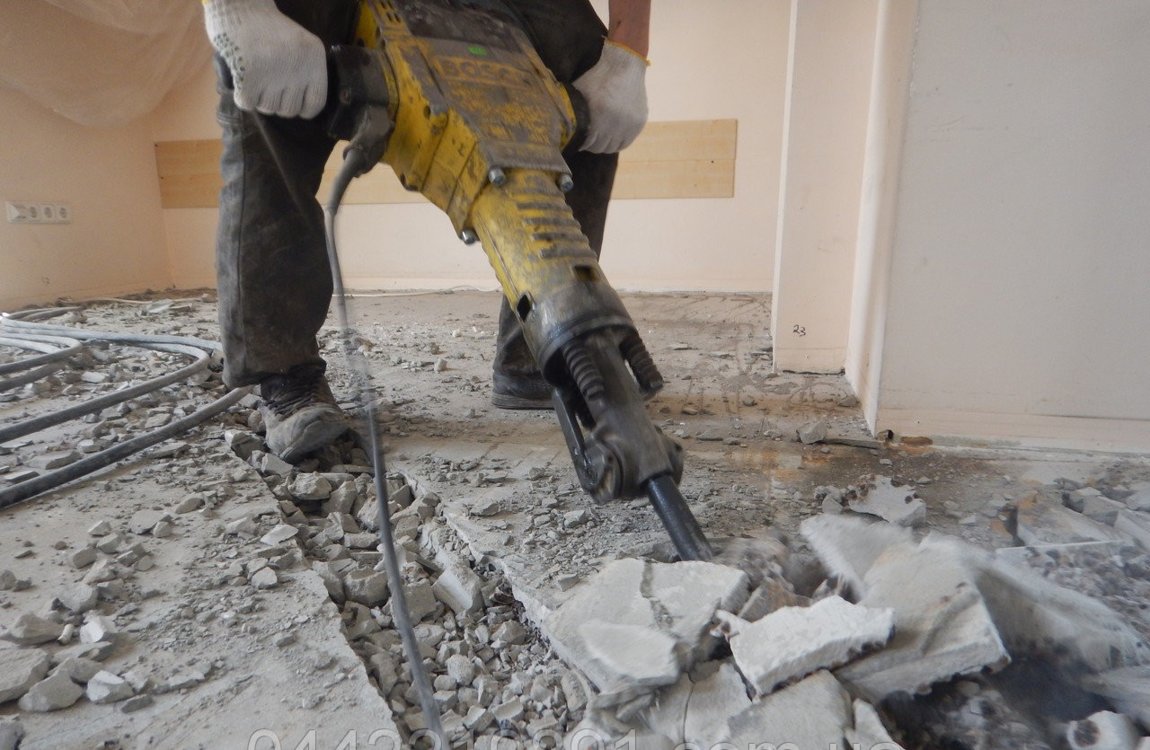 Разнорабочие демонтаж. Демонтаж перегородок. Демонтаж стен. Демонтаж фундамента. Демонтаж стяжки пола.