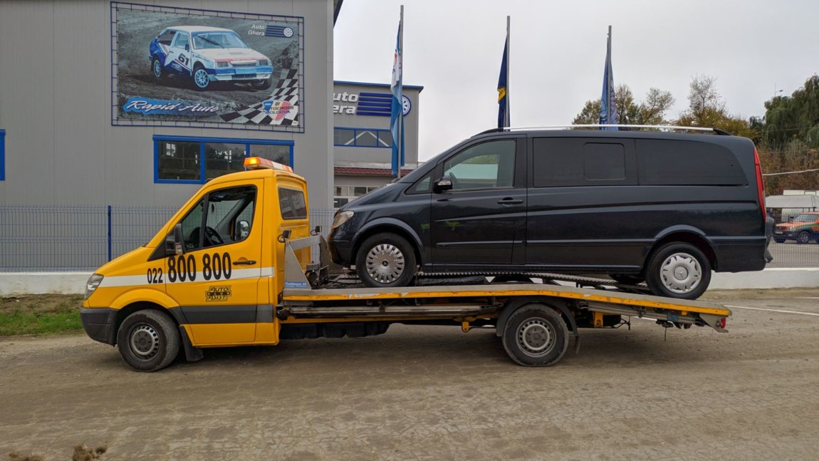 Техпомощь недорого москва. Эвакуатор Молдова. Такси на эвакуаторе. Car Taxi эвакуаторы. Эвакуатор Слободской.