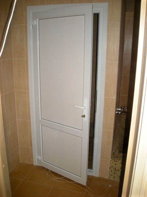 Пластиковые двери для ванны. Пластиковая дверь в ванную. Пластиковые двери для ванной. Пластиковая дверь в ванную комнату. Металлопластиковая дверь в ванную.