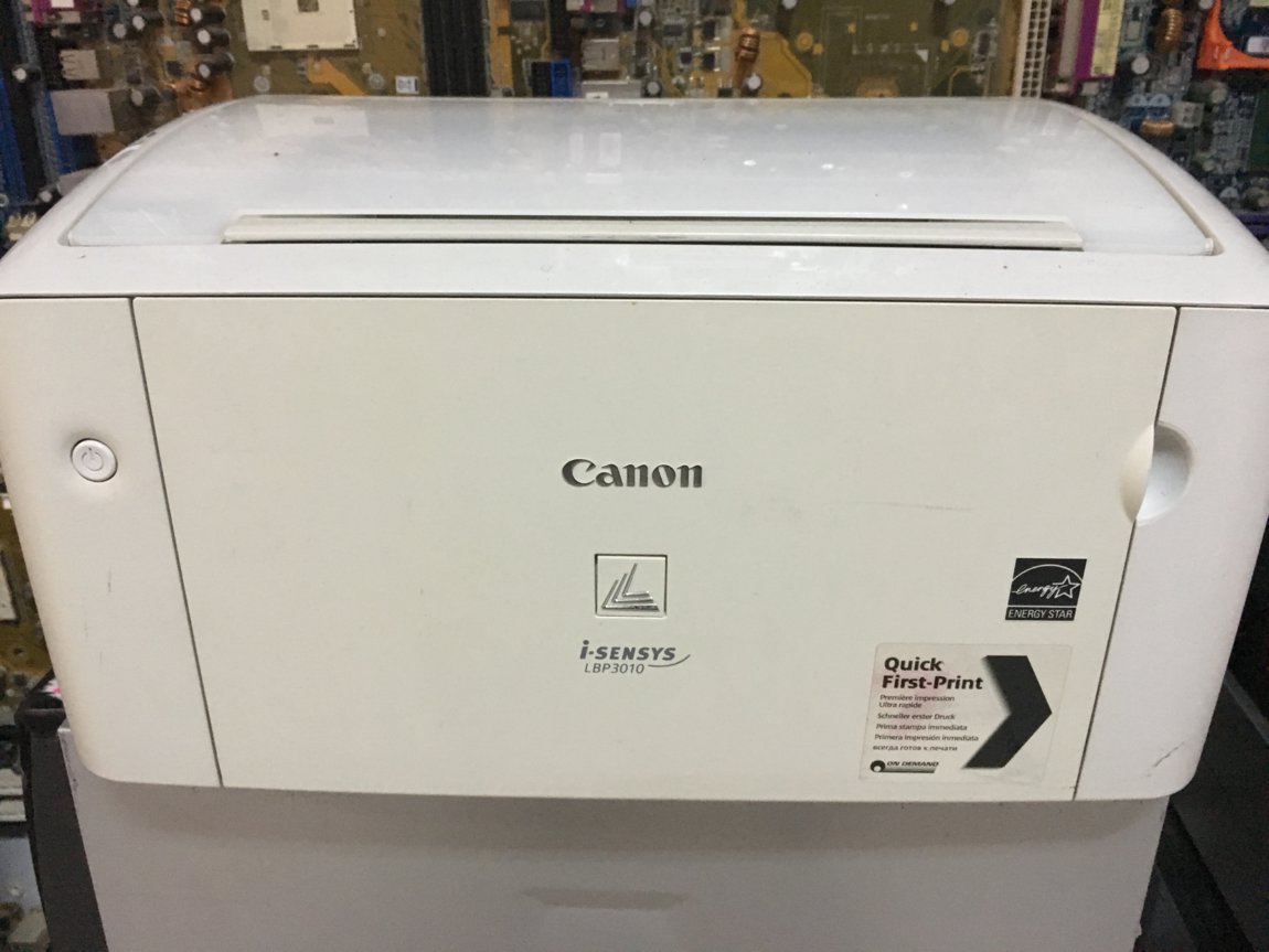 Canon lbp 3010. Canon LBP 3010 вид сзади.