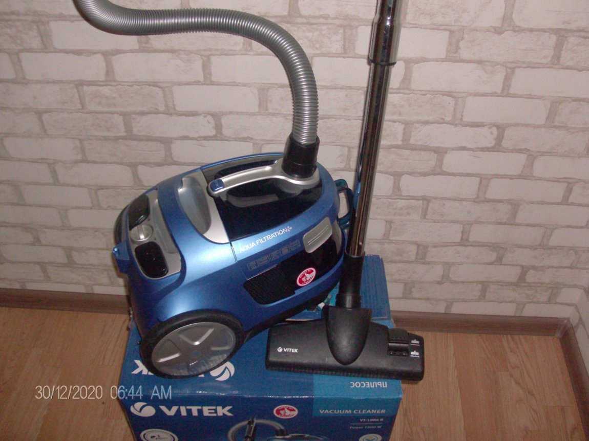 Продам пылесос с аквафильтром Vitek Vt 1886 B 39