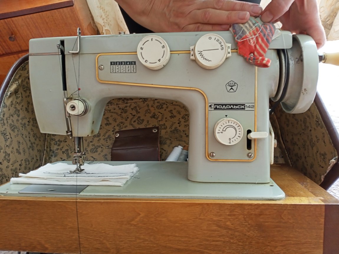 Продам швейную машинку б у. Продам швейную машину бу. Как нарисовать швейную машинку просто. Маклер Тирасполь продажа швейных машинок.
