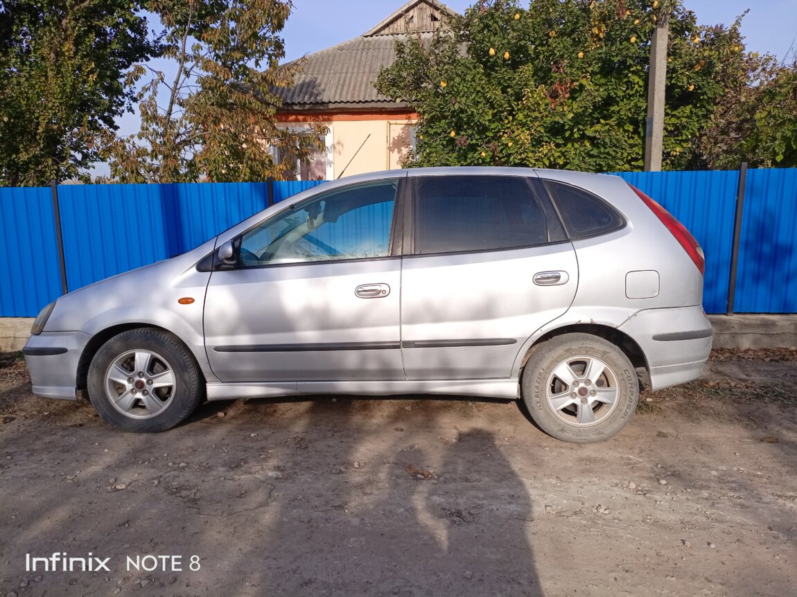 Nissan Almera Tino 2002Рі