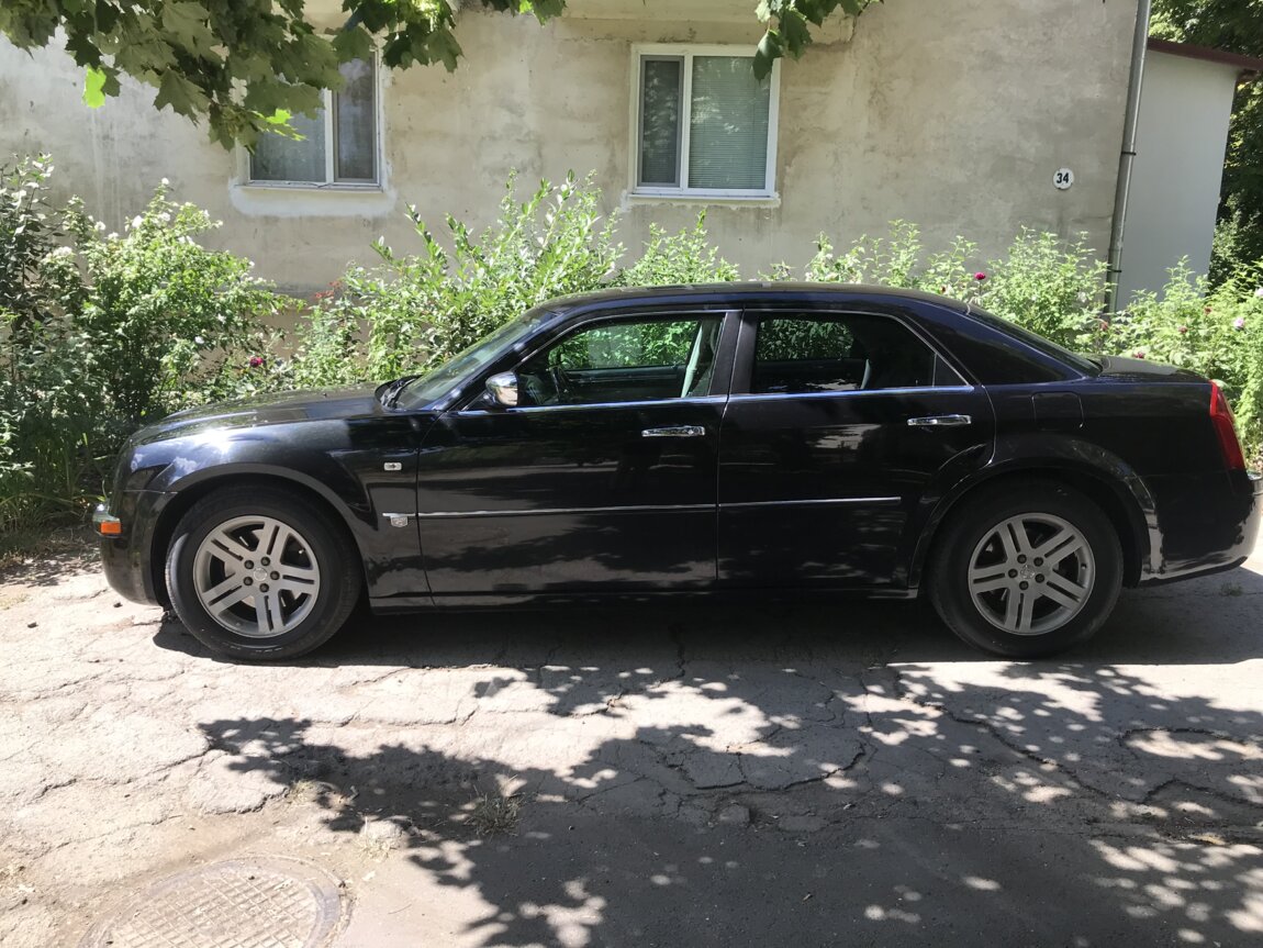 Продам Chrysler 300c 8000 $