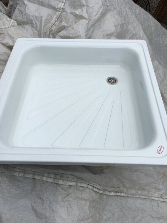 Душевой поддон, новый, 80 см. Чугунные батареи 750 руб