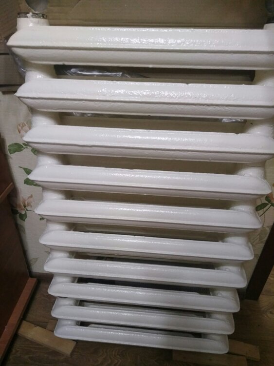 Продается чугунная батарея, 10 секций 140 руб