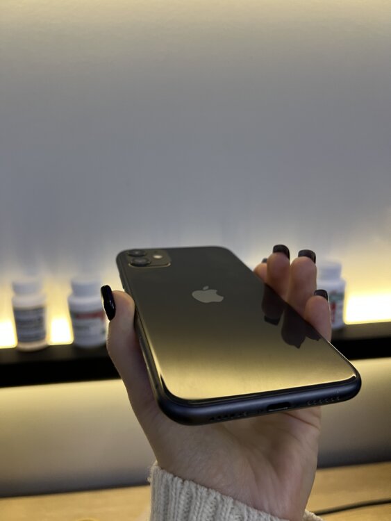 Продам айфон 11 на 128 гб 400