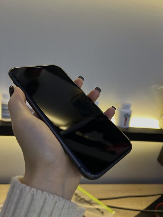 Продам айфон 11 на 128 гб 400