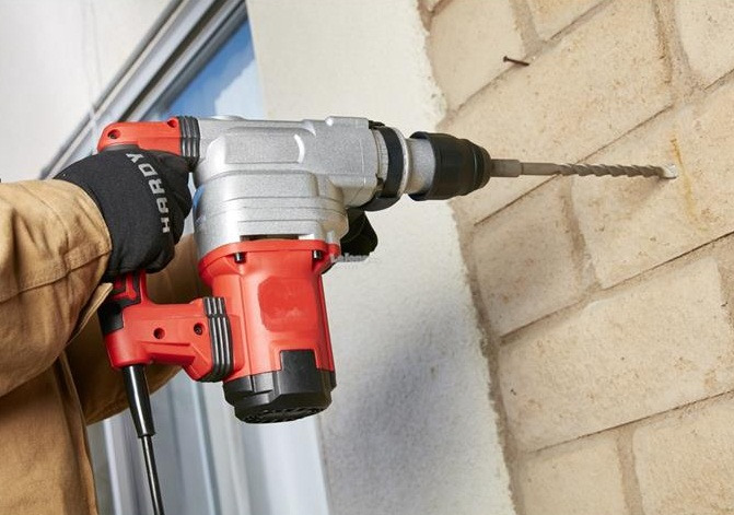 Сверление отверстий в бетоне. Găurire în beton, cărămidă, cotileț
