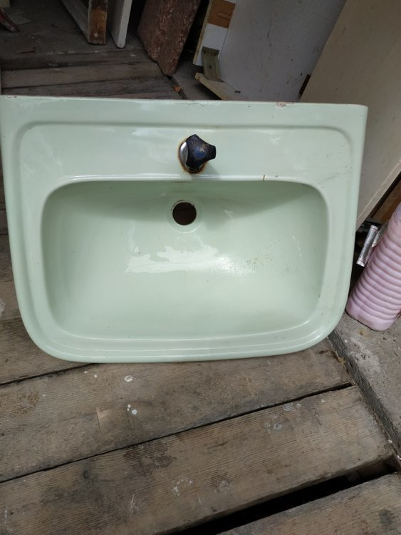 Раковина 50 руб и 100 руб от тюльпана 50 руб