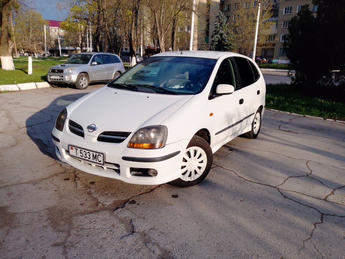 Nissan Almera Tino 2002Рі