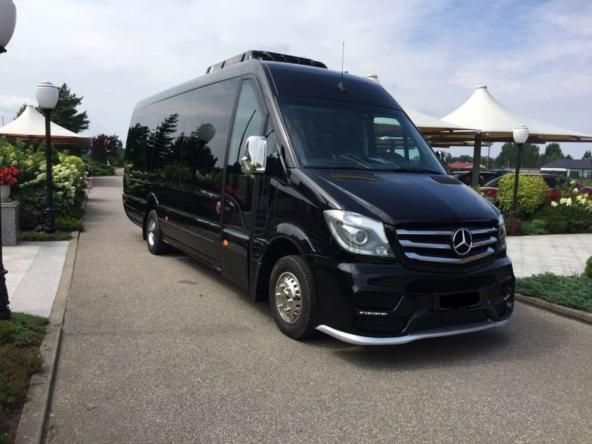 Вип спринтера. Мерседес Спринтер вип. Mercedes Sprinter VIP. Мерседес Спринтер VIP. Мерседес Спринтер вип класса.