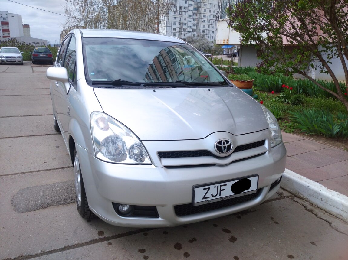 Toyota Corolla Verso 2004