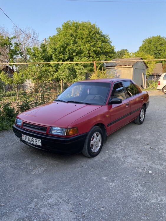 Мазда 323 1990