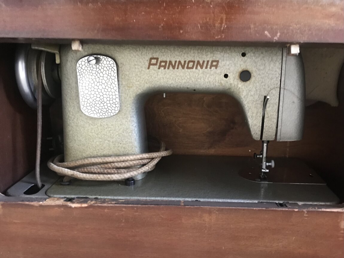 Отдам швейную машинку