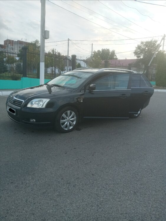 toyota avensis 2005