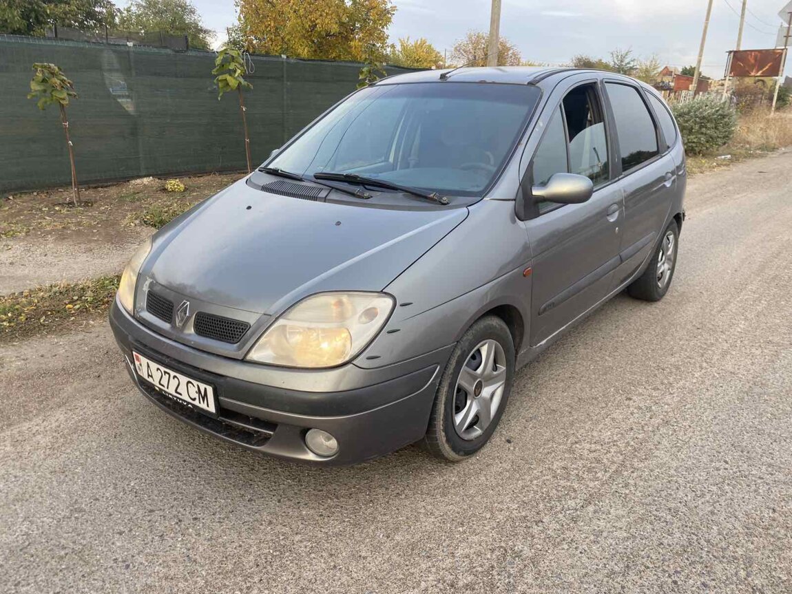 Nissan Almera Tino 2002Рі