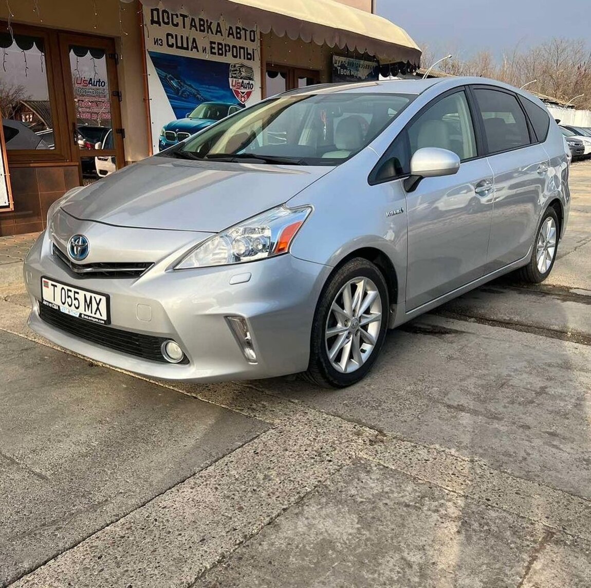 Toyota Prius v 2012