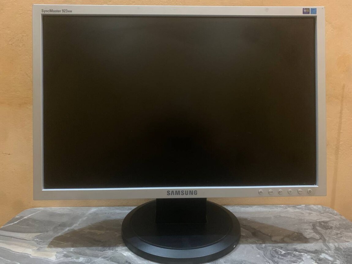 Продам Монитор Samsung SyncMaster 923NW