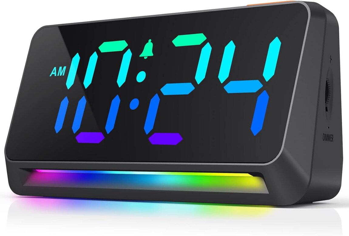 Динамические часы с RGB-подсветкой