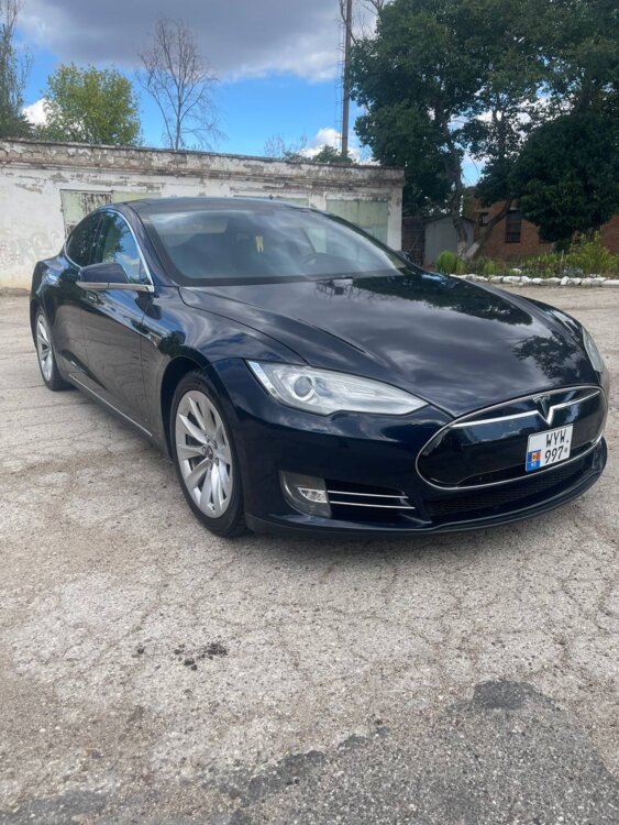 Tesla P85