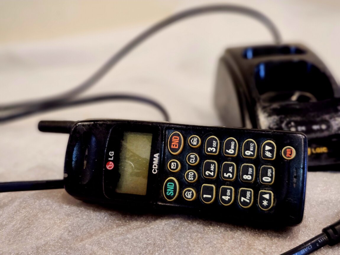 LG BAM-300. 1997 года для коллекции. На запчасти Смартфон Doogee S98