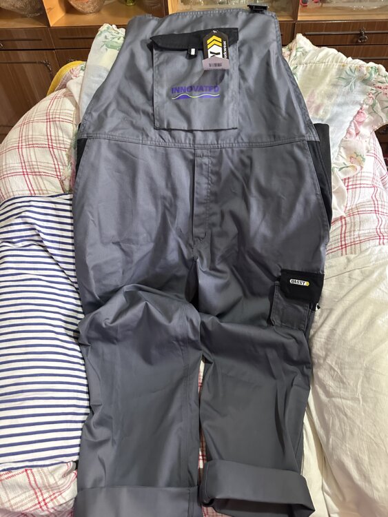 Продам комбинезон и штаны