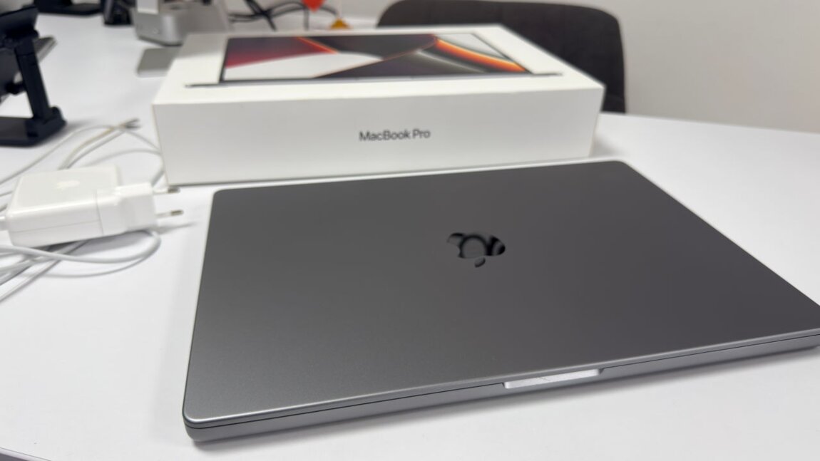 MacBook Pro 16 inch - M1 Pro - 16GB RAM - 512GB SSD, Liquid Retina