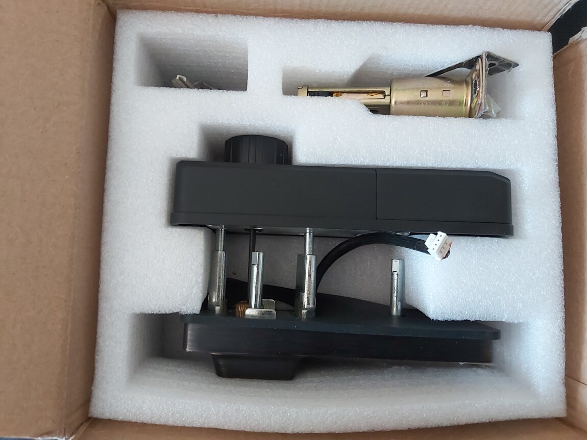 Новый замок электронный, с ключом и отпечатком пальца