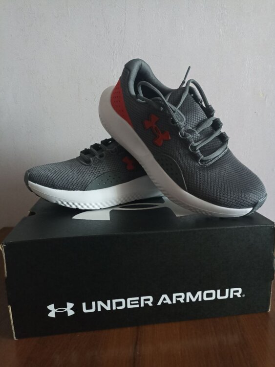 Продам, кроссовки UNDER ARMOUR, новые, р-р 42,5