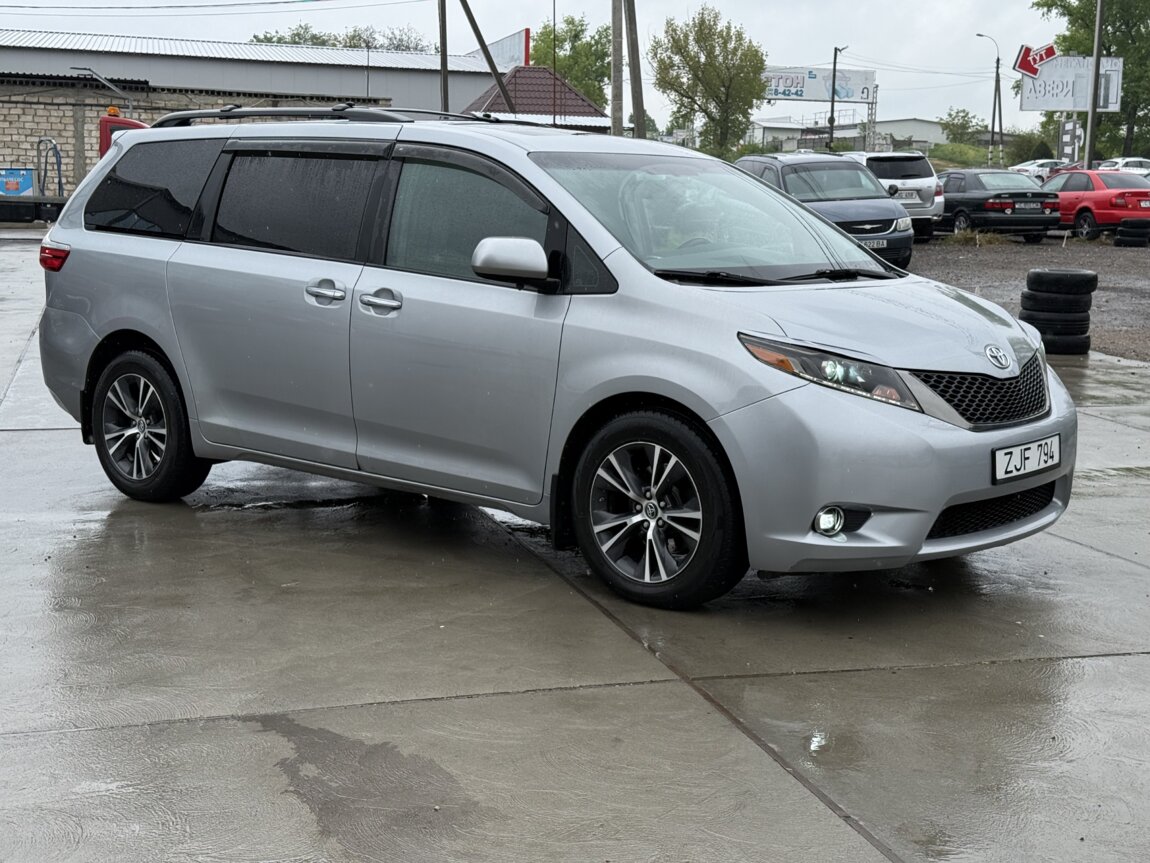 Toyota Sienna AWD 2015 год