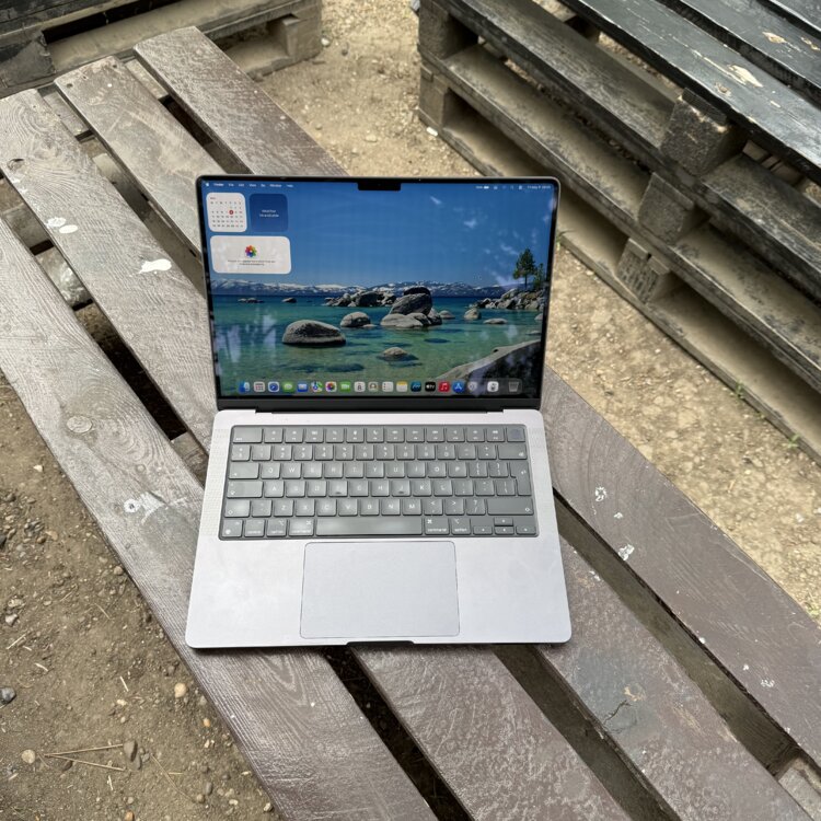 Продам Macbook Pro 14 M3 Pro 18gb ram / 512gb ssd 1670 $