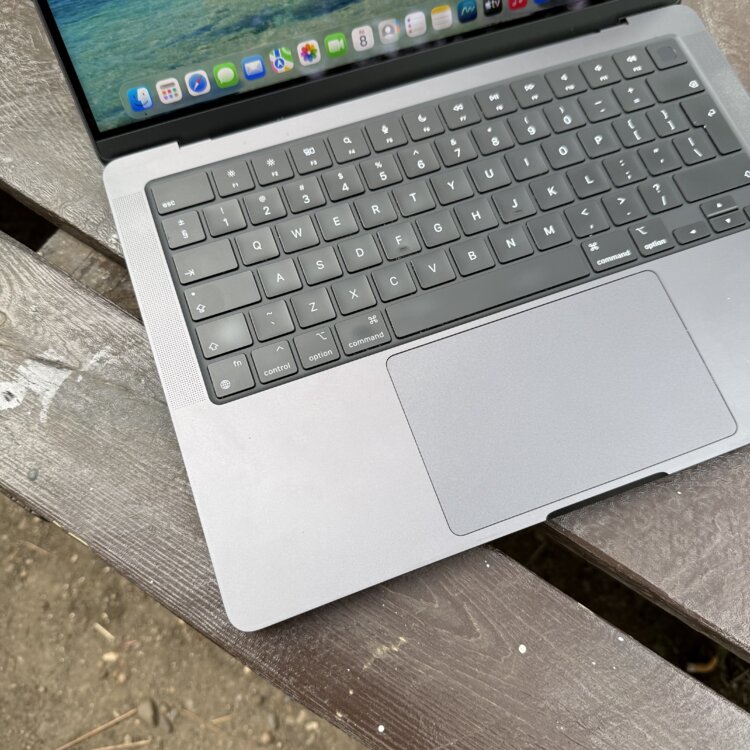 Продам Macbook Pro 14 M3 Pro 18gb ram / 512gb ssd 1670 $