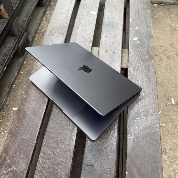 Продам Macbook Pro 14 M3 Pro 18gb ram / 512gb ssd 1670 $