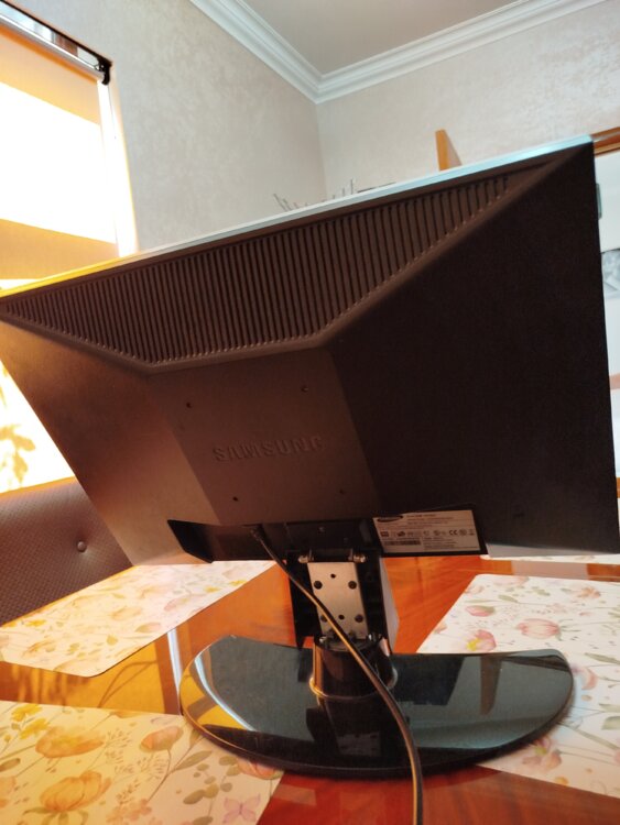 Продам монитор 22" Samsung SyncMaster 2223NW (отличное состояние)