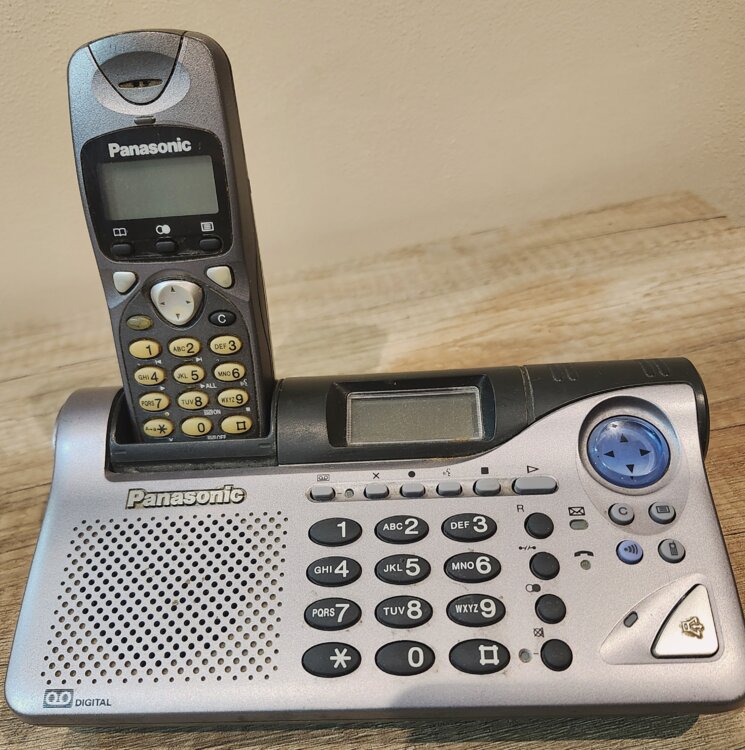 Телефон с цифровым автоответчиком Panasonic KX-TCD 725RU