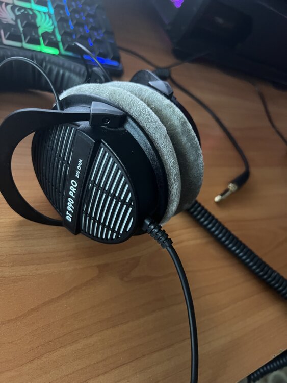 Beyerdynamic DT 990 Pro 250 Ohm — студийные открытые наушники
