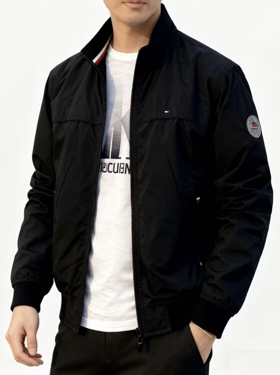 Продам ветровку Tommy Hilfiger