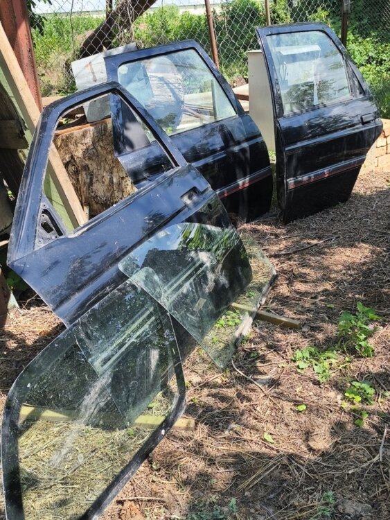 Продам 3 двери FORD ESCORD 1992-95