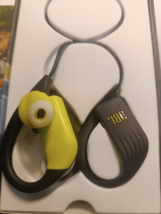 Продам НОВЫЕ наушники JBL Endurance Sprint